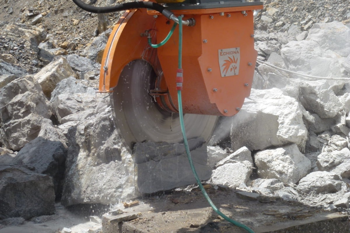 Cutting basalt boulders with high speed diamond rocksaw